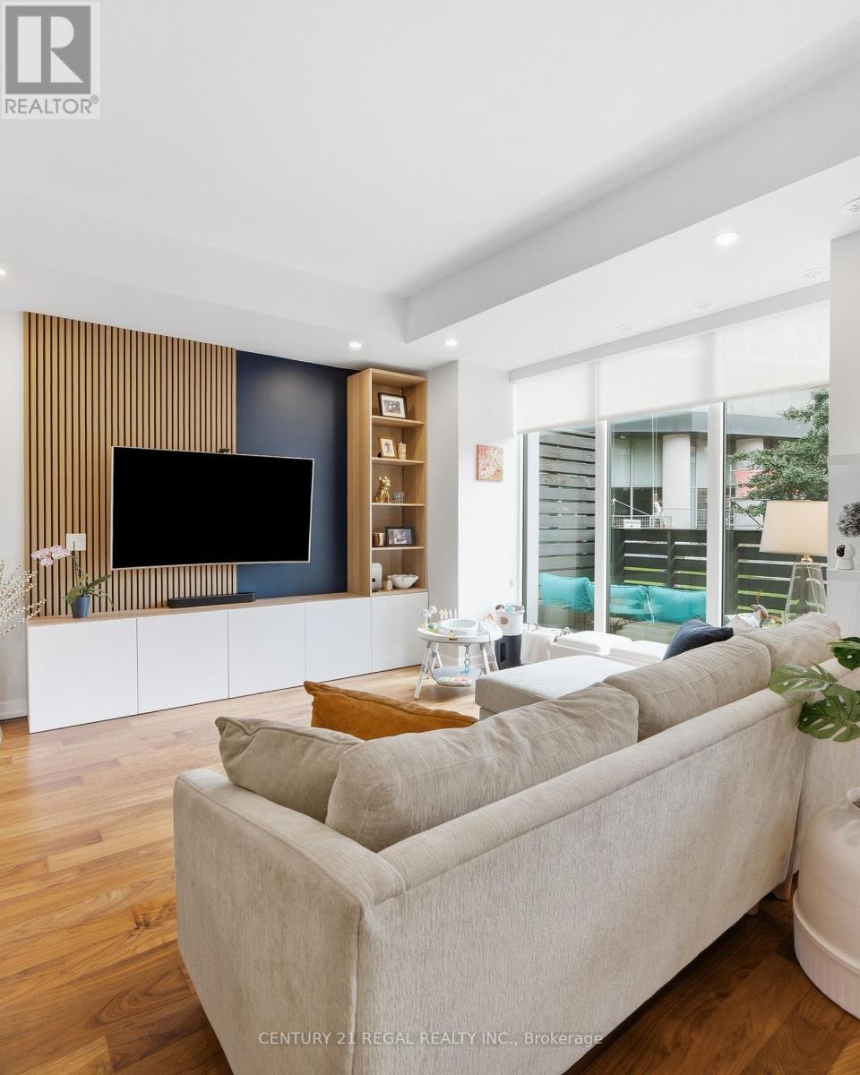 Th07 - 113 Mcmahon Drive, Toronto, ON