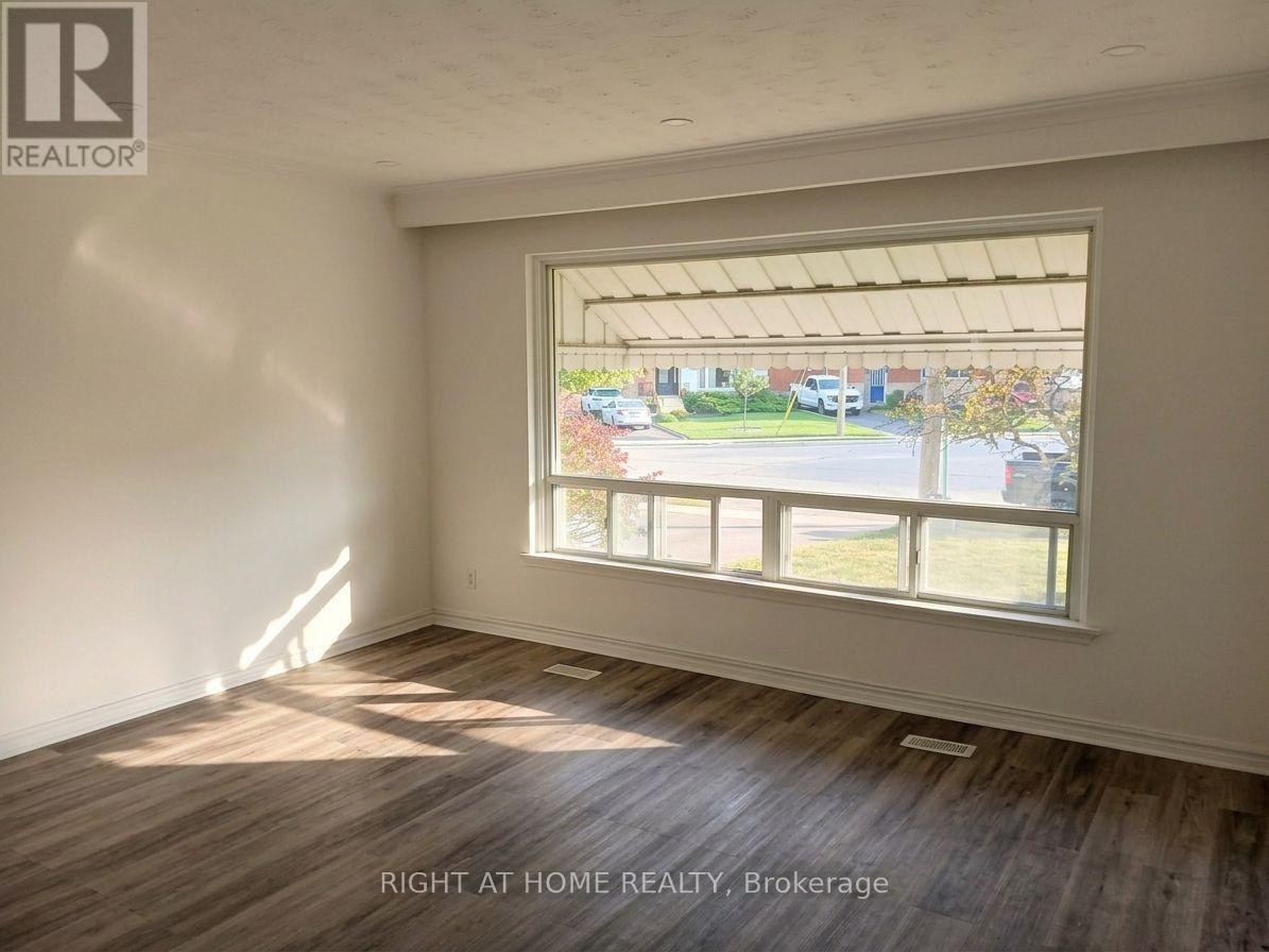 58 Deanvar Avenue, Toronto, ON