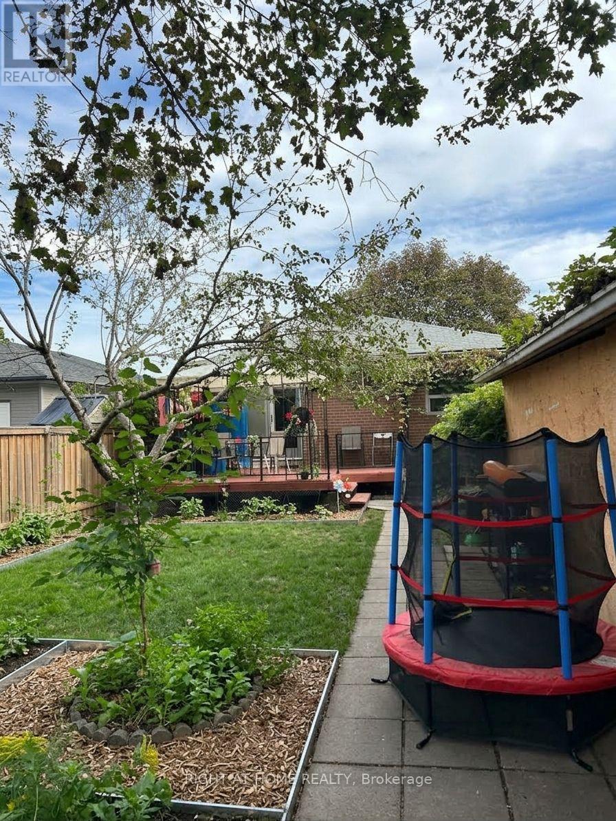 58 Deanvar Avenue, Toronto, ON