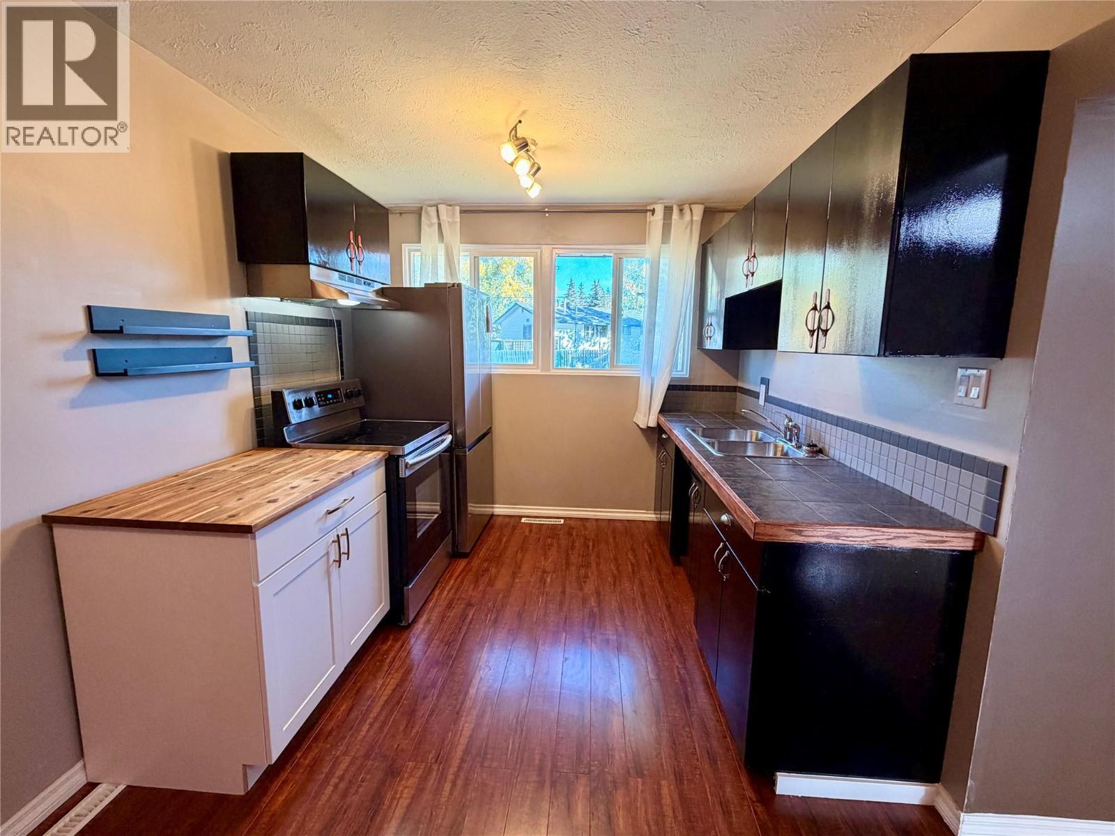 1916 93 Avenue, Dawson Creek, BC