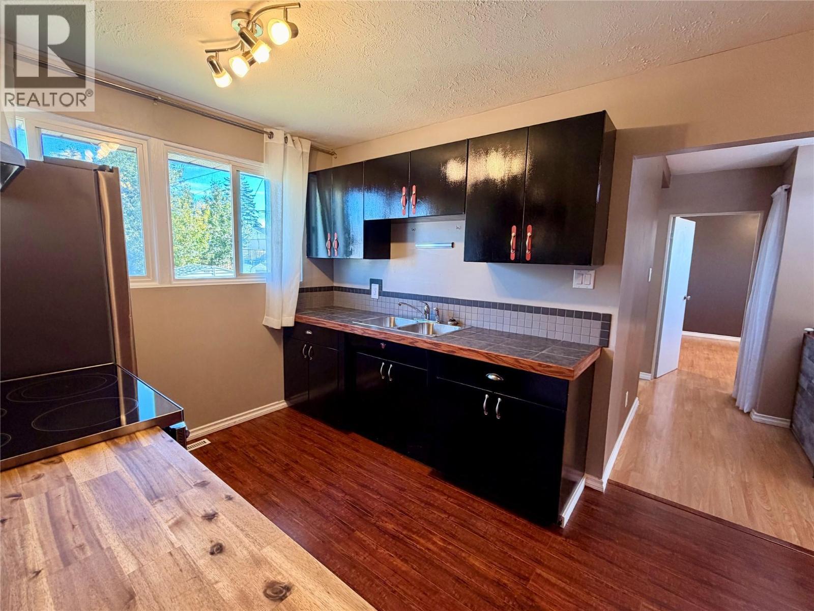 1916 93 Avenue, Dawson Creek, BC