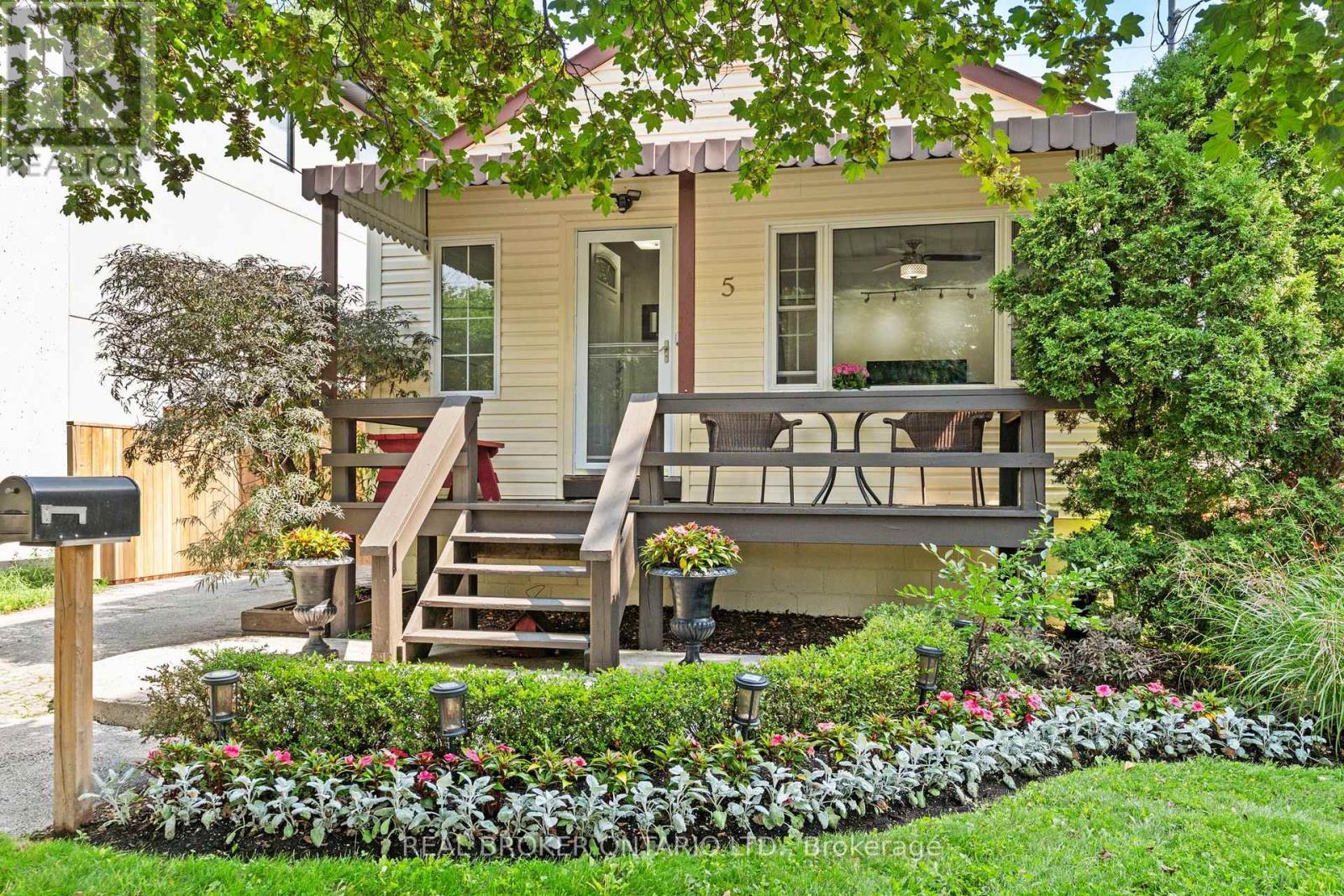 5 Acorn Avenue, Toronto, ON