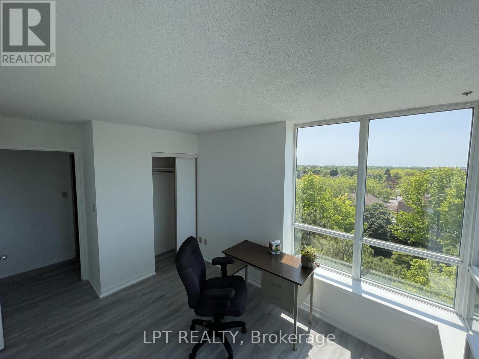 505 - 711 Rossland Road E, Whitby, ON