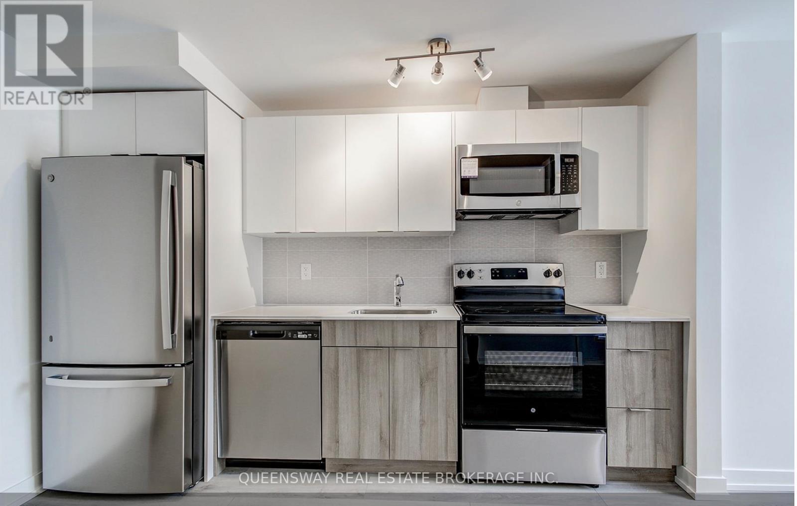 3079 Pharmacy Avenue, Toronto, ON