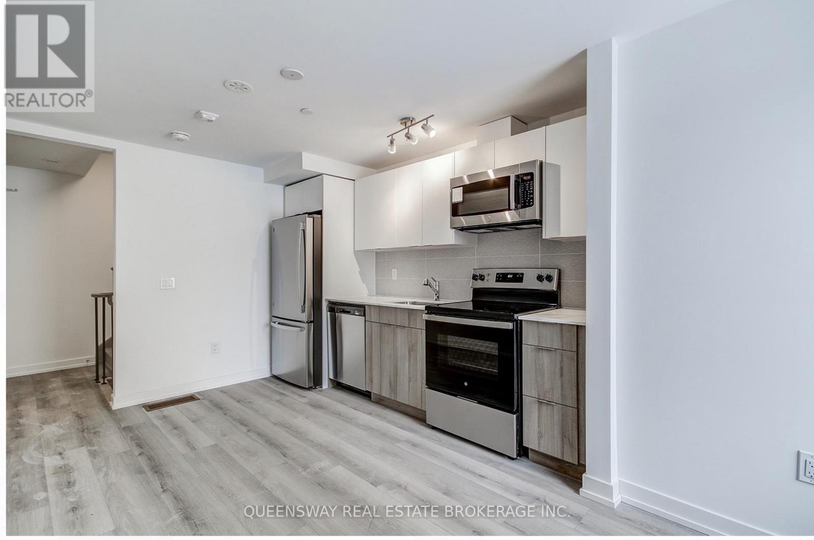 3079 Pharmacy Avenue, Toronto, ON