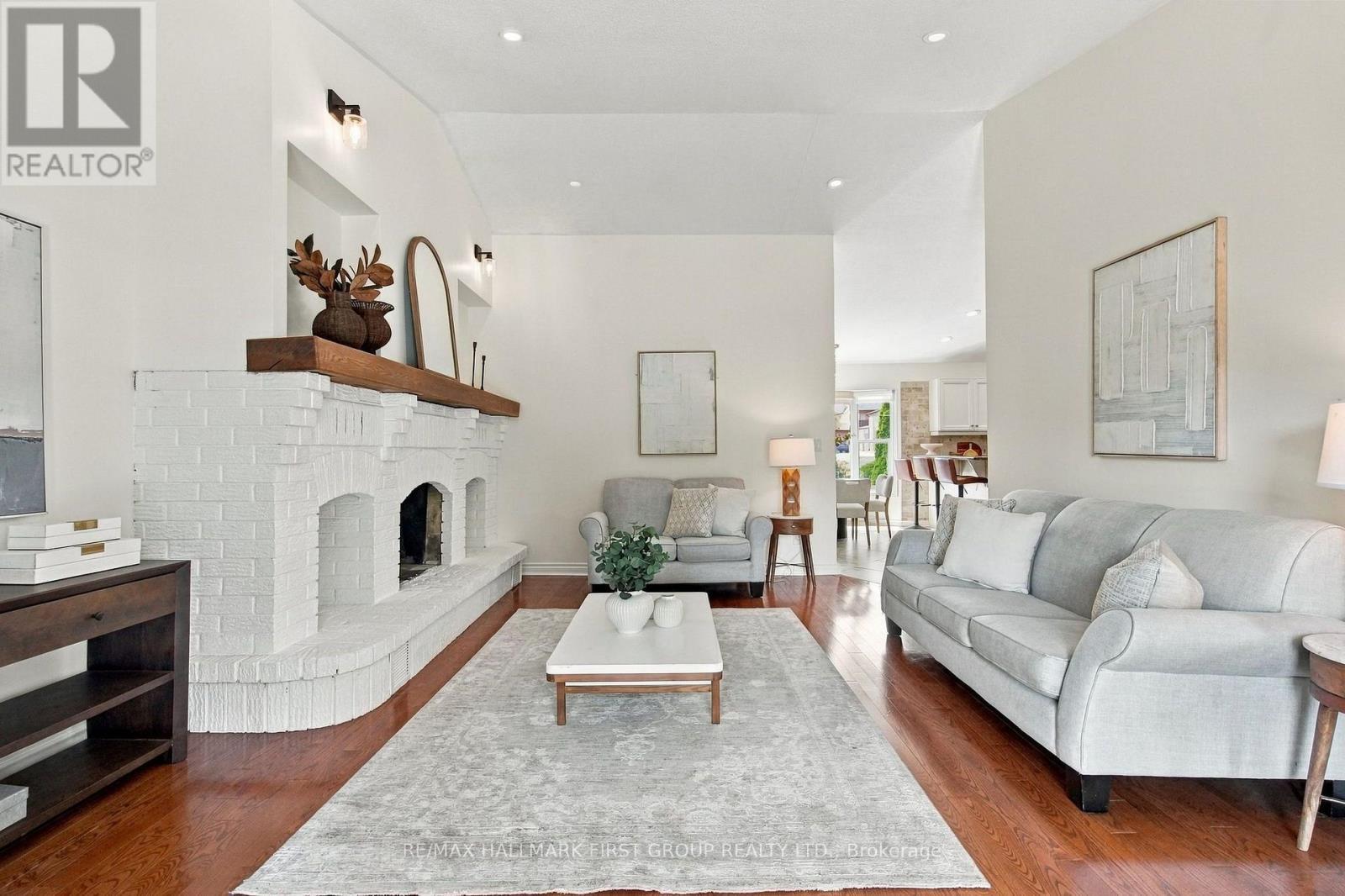 Family room with vaulted ceiling - 4275 Tooley Road, Clarington, ON
