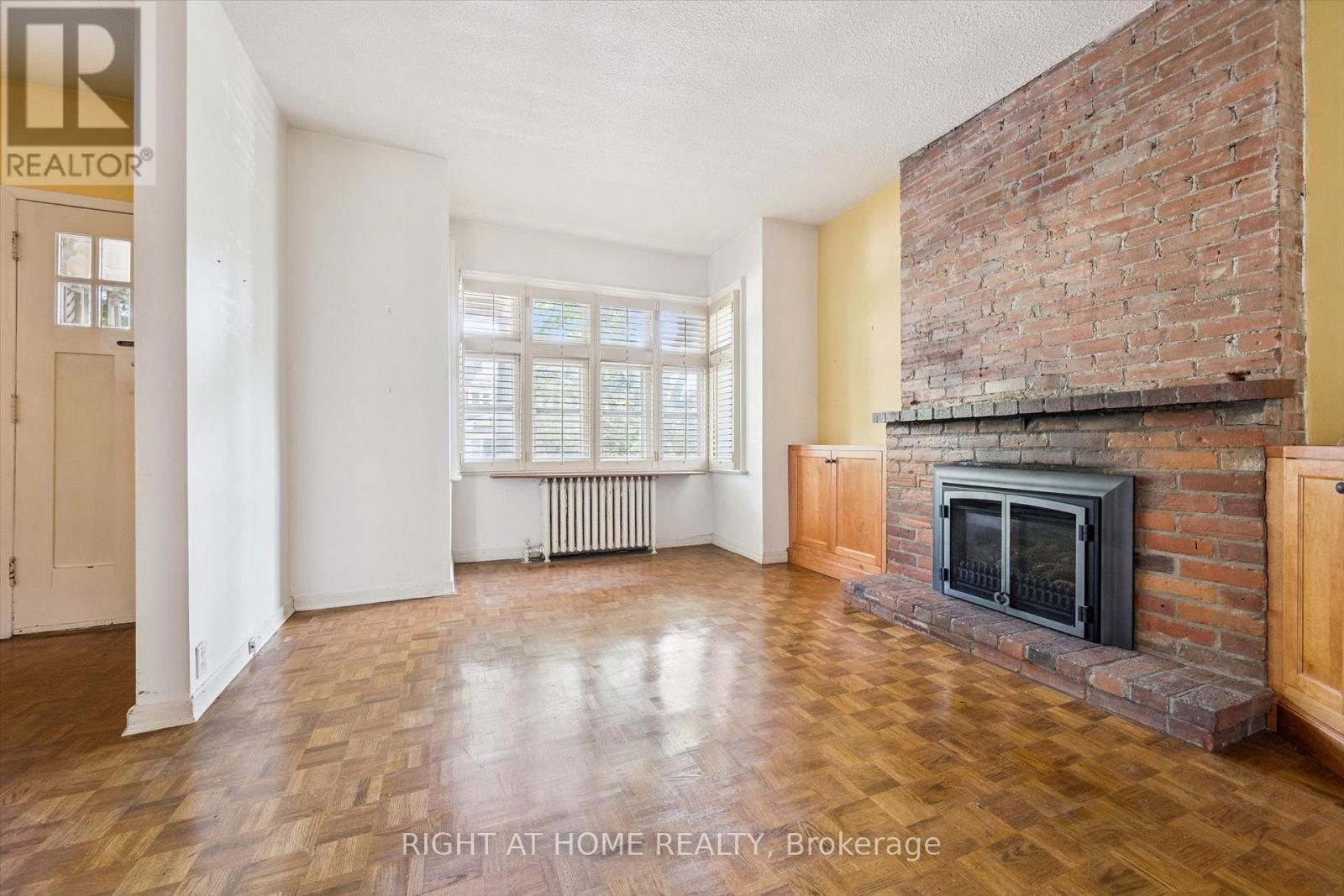Gas fireplace - 4 Jean Street, Toronto, ON