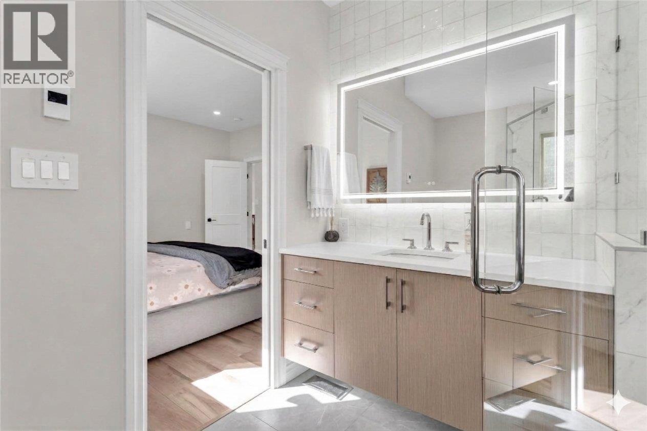 fog-free mirror with backlighting - 1113 Mt Fosthall Drive, Vernon, BC