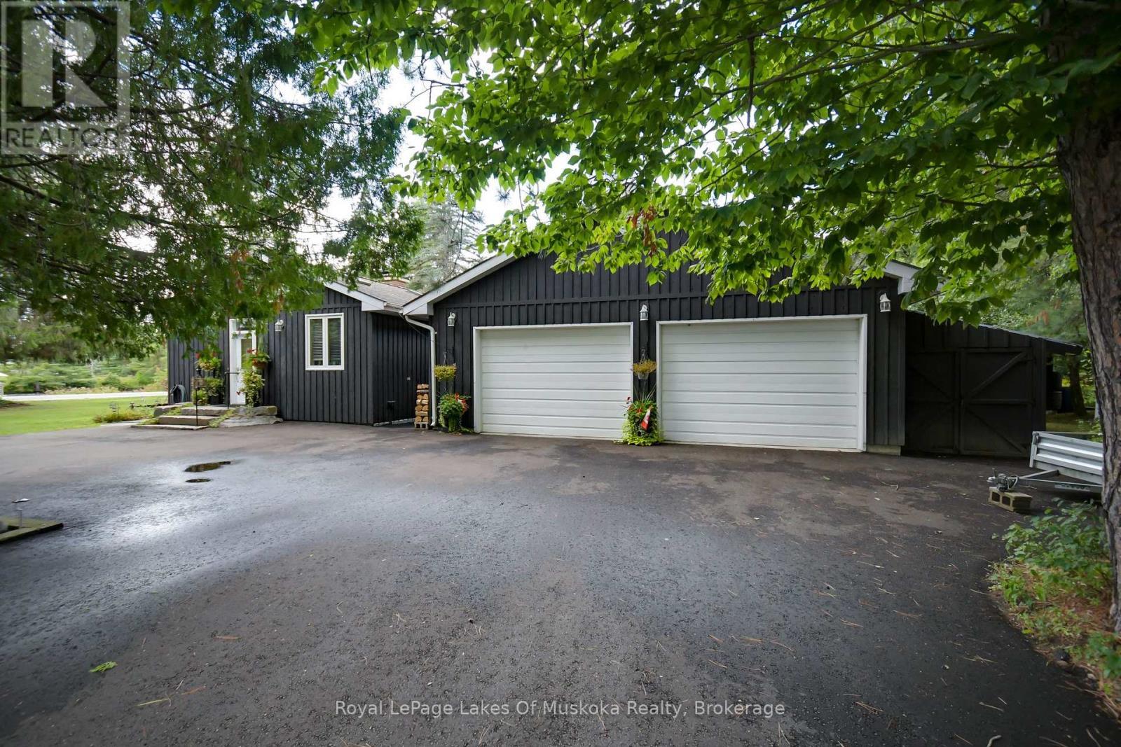 Double Detached Garage - 2 Leslie Drive W, Bracebridge (Monck (Bracebridge)), ON