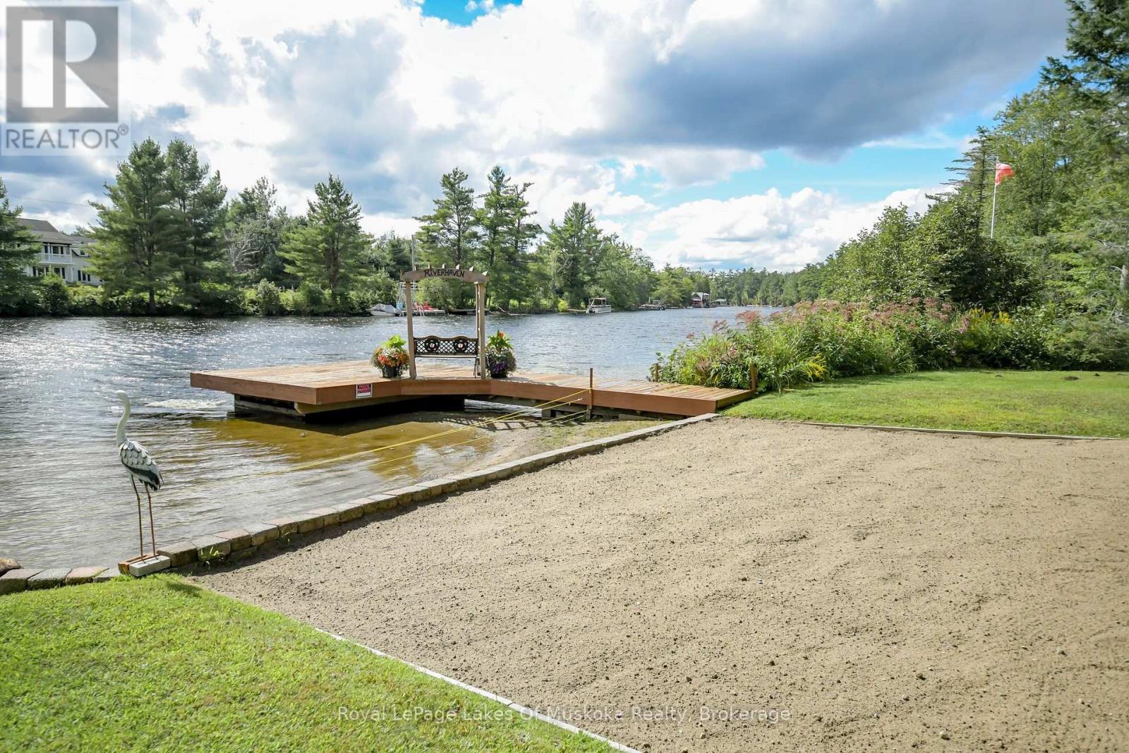 water or beach volleyball anyone? - 2 Leslie Drive W, Bracebridge (Monck (Bracebridge)), ON