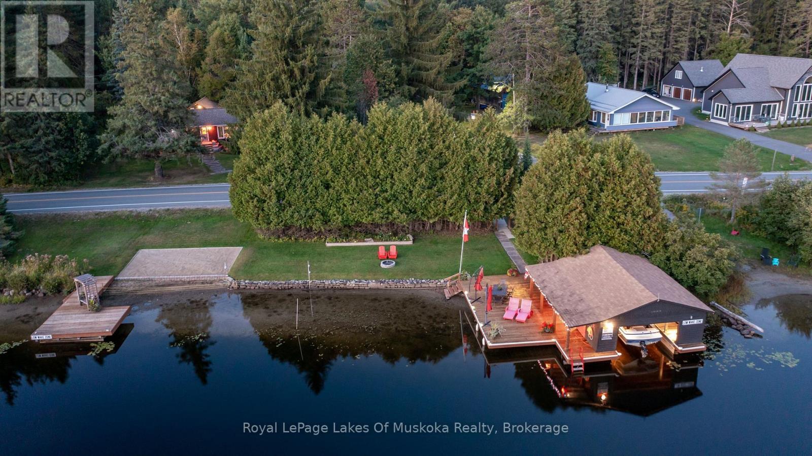 Such privacy! - 2 Leslie Drive W, Bracebridge (Monck (Bracebridge)), ON