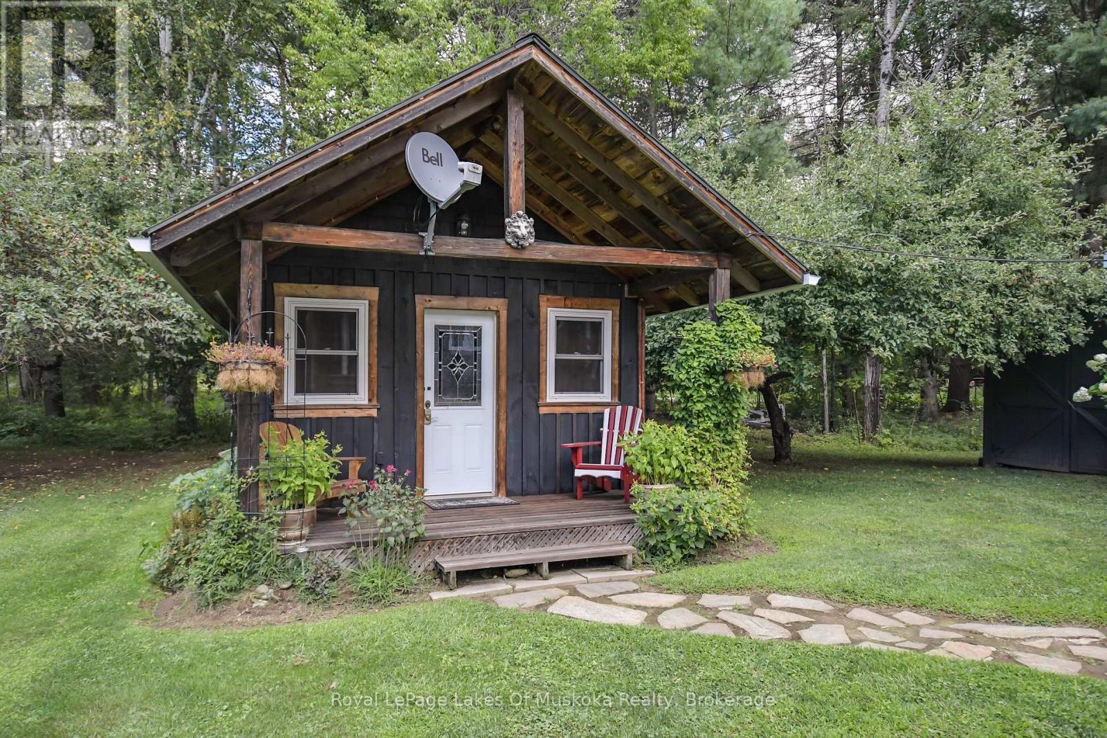 Rear Heated/Insulated Bunkie - 2 Leslie Drive W, Bracebridge (Monck (Bracebridge)), ON
