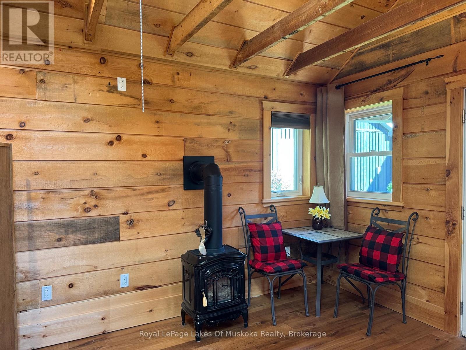 Bunkie morning coffee spot - 2 Leslie Drive W, Bracebridge (Monck (Bracebridge)), ON