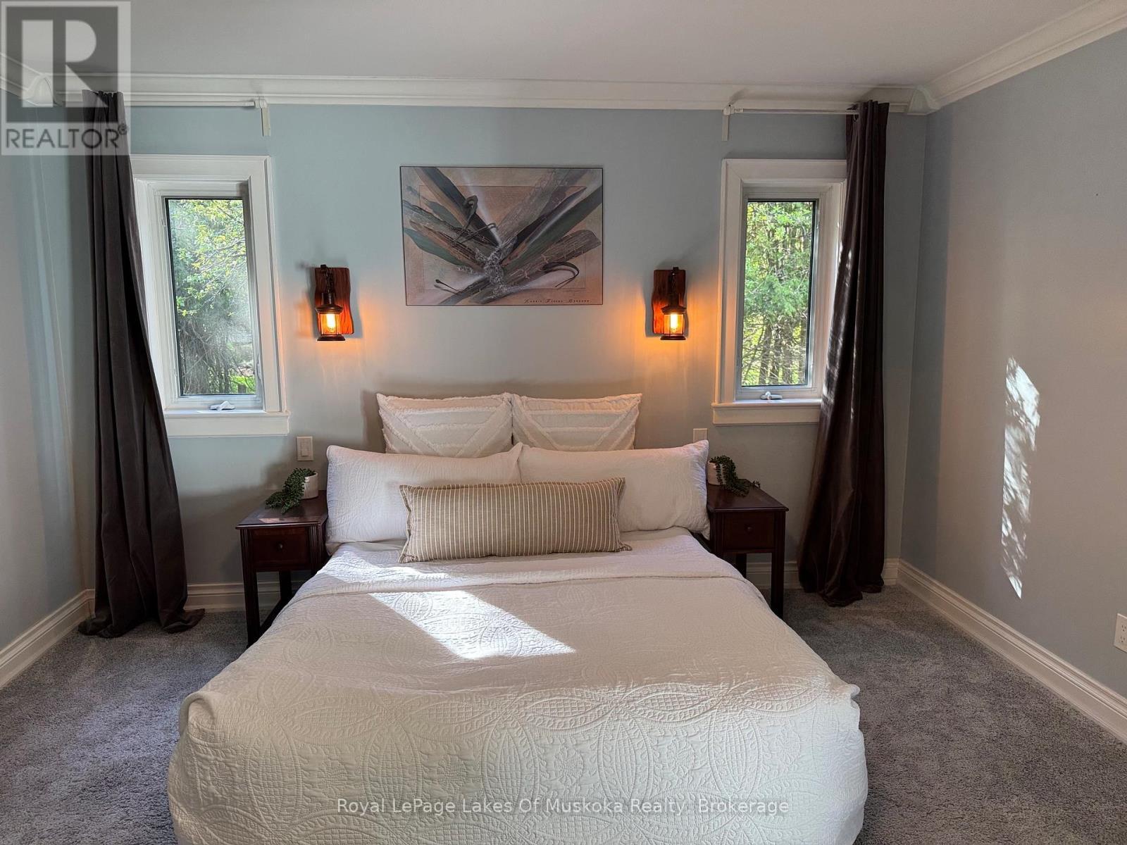 primary has room for a King bed - 2 Leslie Drive W, Bracebridge (Monck (Bracebridge)), ON