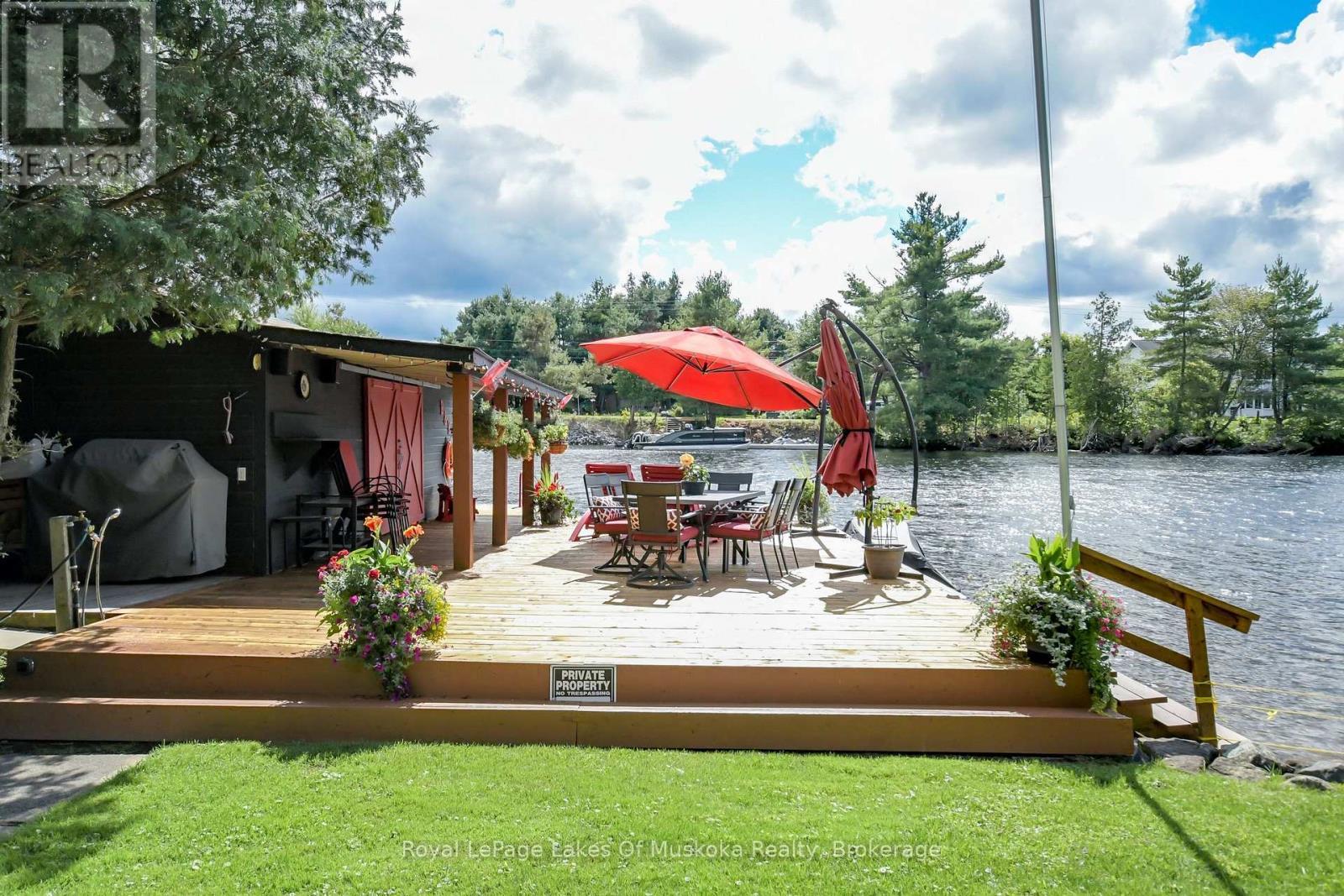 Boathouse docking - 2 Leslie Drive W, Bracebridge (Monck (Bracebridge)), ON