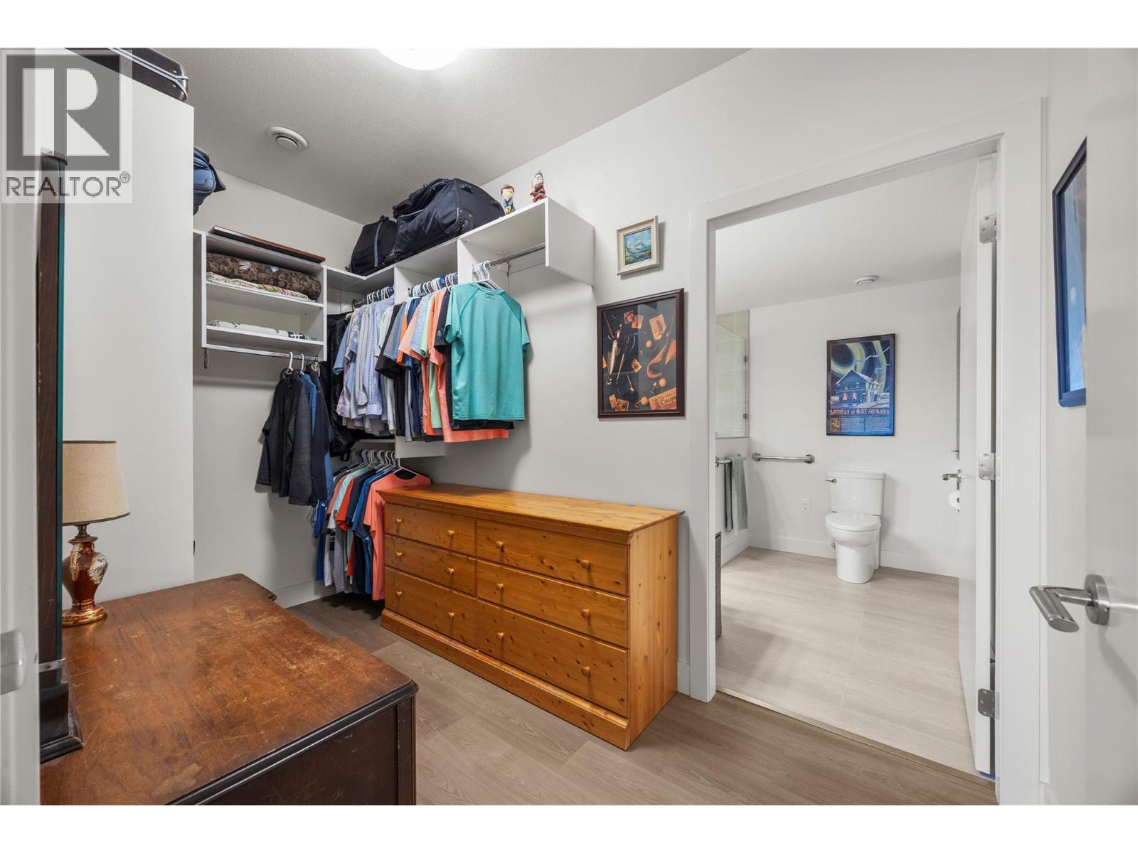 Walk through closet to the 4 pc ensuite - 2442 Bella Vista Street, Kelowna, BC