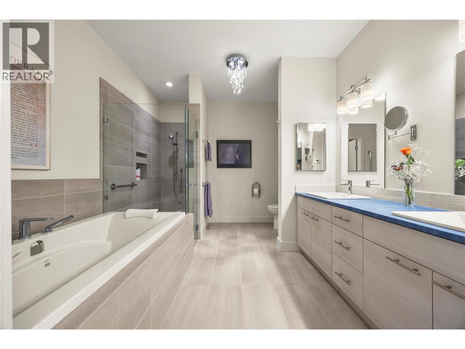 5 PC bathroom Beautifully appointed with dual sinks, a soaker tub with tile surround, curbless walk-in shower with custom tile work & heated tile flooring - 2442 Bella Vista Street, Kelowna, BC
