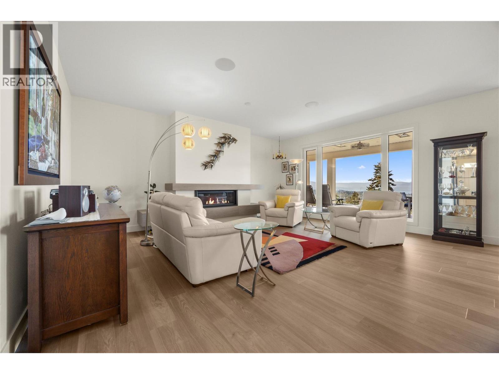 Open floor living room - 2442 Bella Vista Street, Kelowna, BC