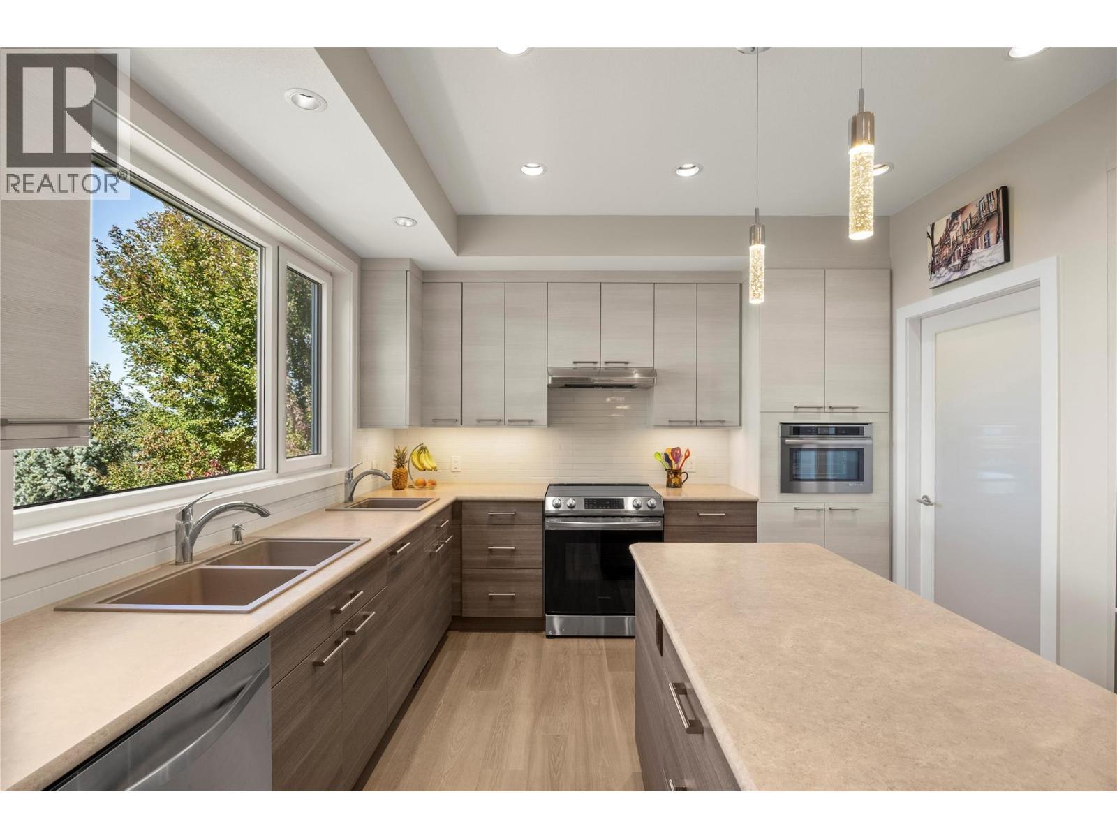 2442 Bella Vista Street, Kelowna, BC