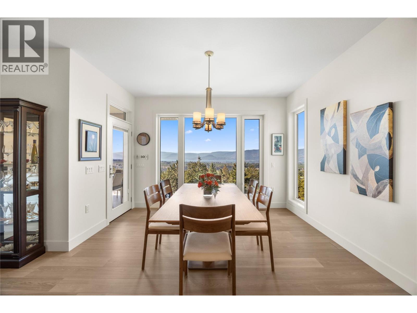 Lovely dinging room flooded with natural light - 2442 Bella Vista Street, Kelowna, BC
