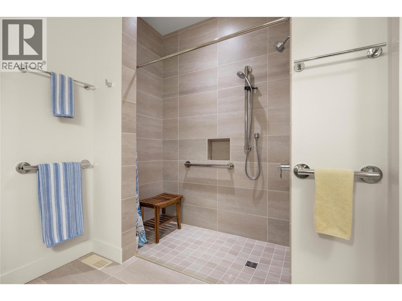 Accessible walk in shower - 2442 Bella Vista Street, Kelowna, BC