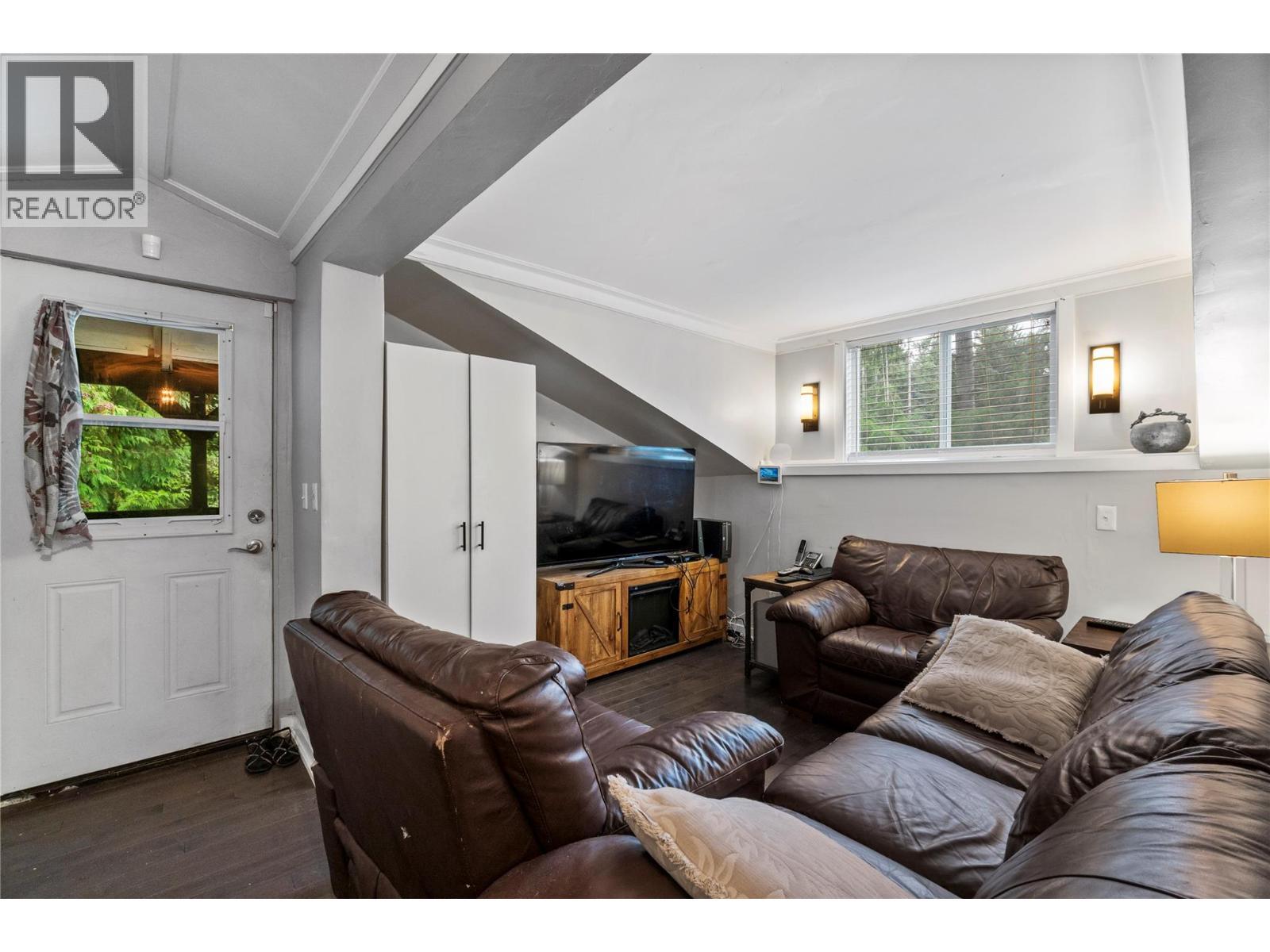 2675 Fraser Road, Anglemont, BC