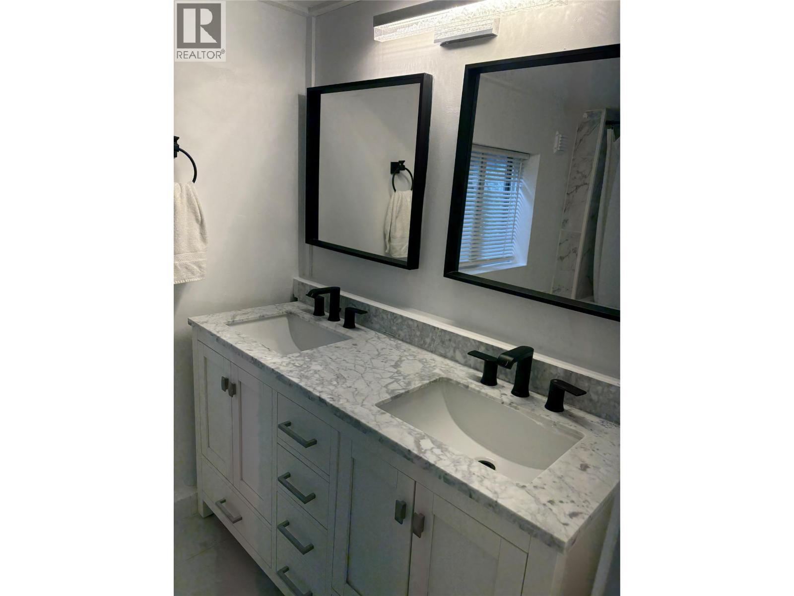 Suite Ensuite - 2675 Fraser Road, Anglemont, BC
