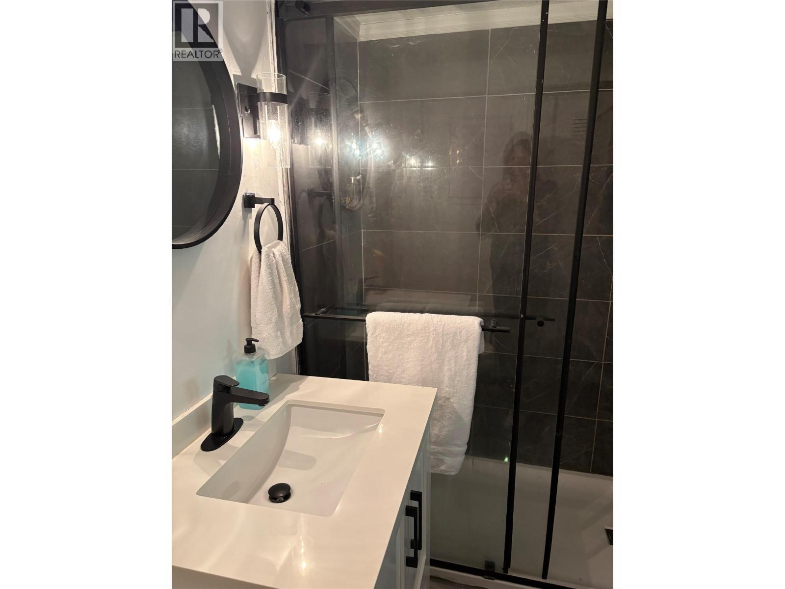 Suite Bathroom - 2675 Fraser Road, Anglemont, BC