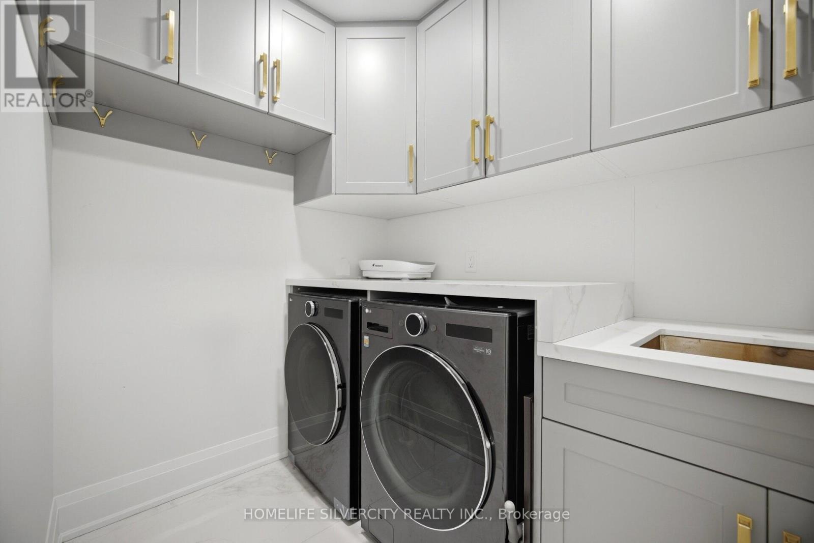 Main floor Laundry - 15 Estateview Circle, Brampton, ON