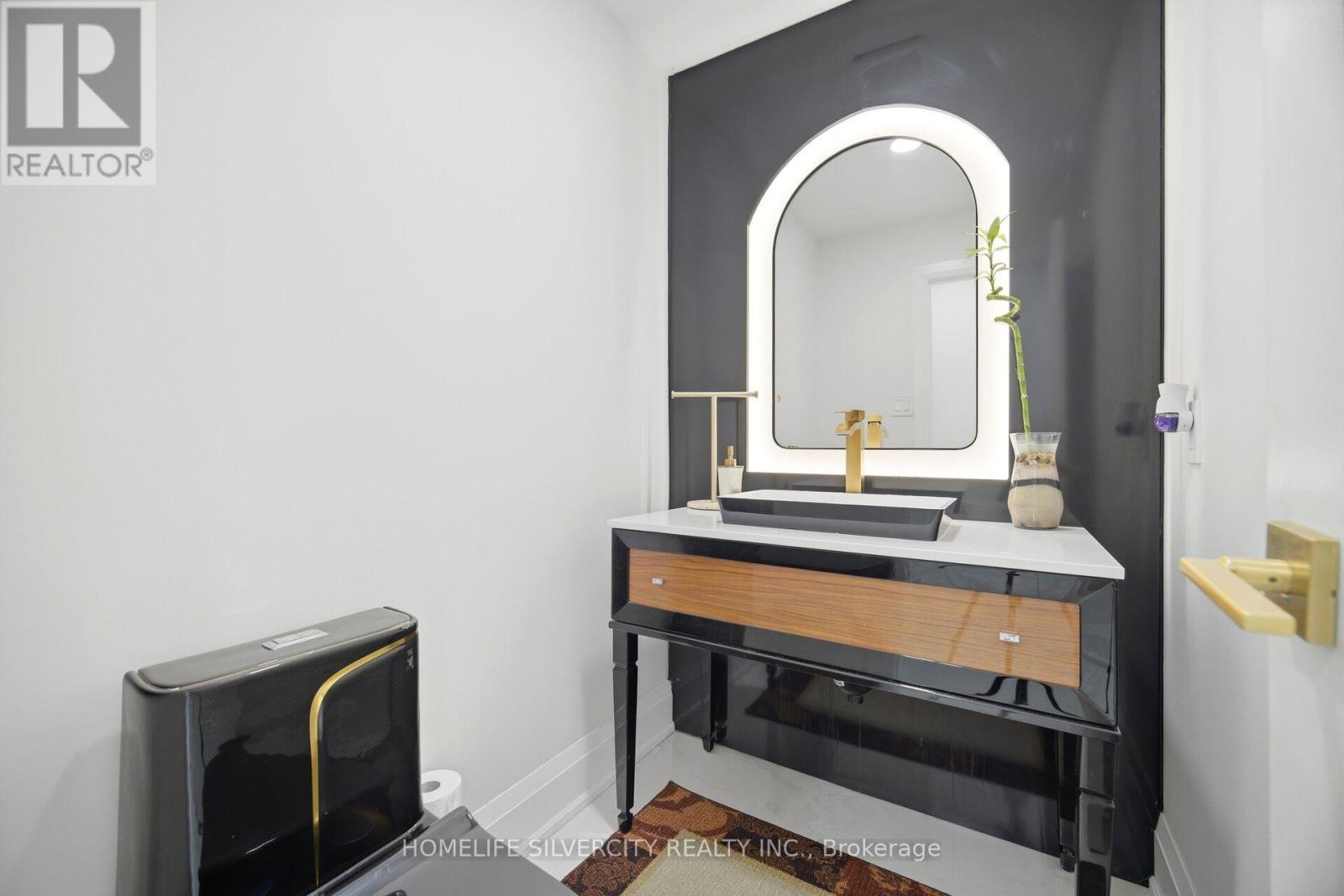 Powder Room - 15 Estateview Circle, Brampton, ON