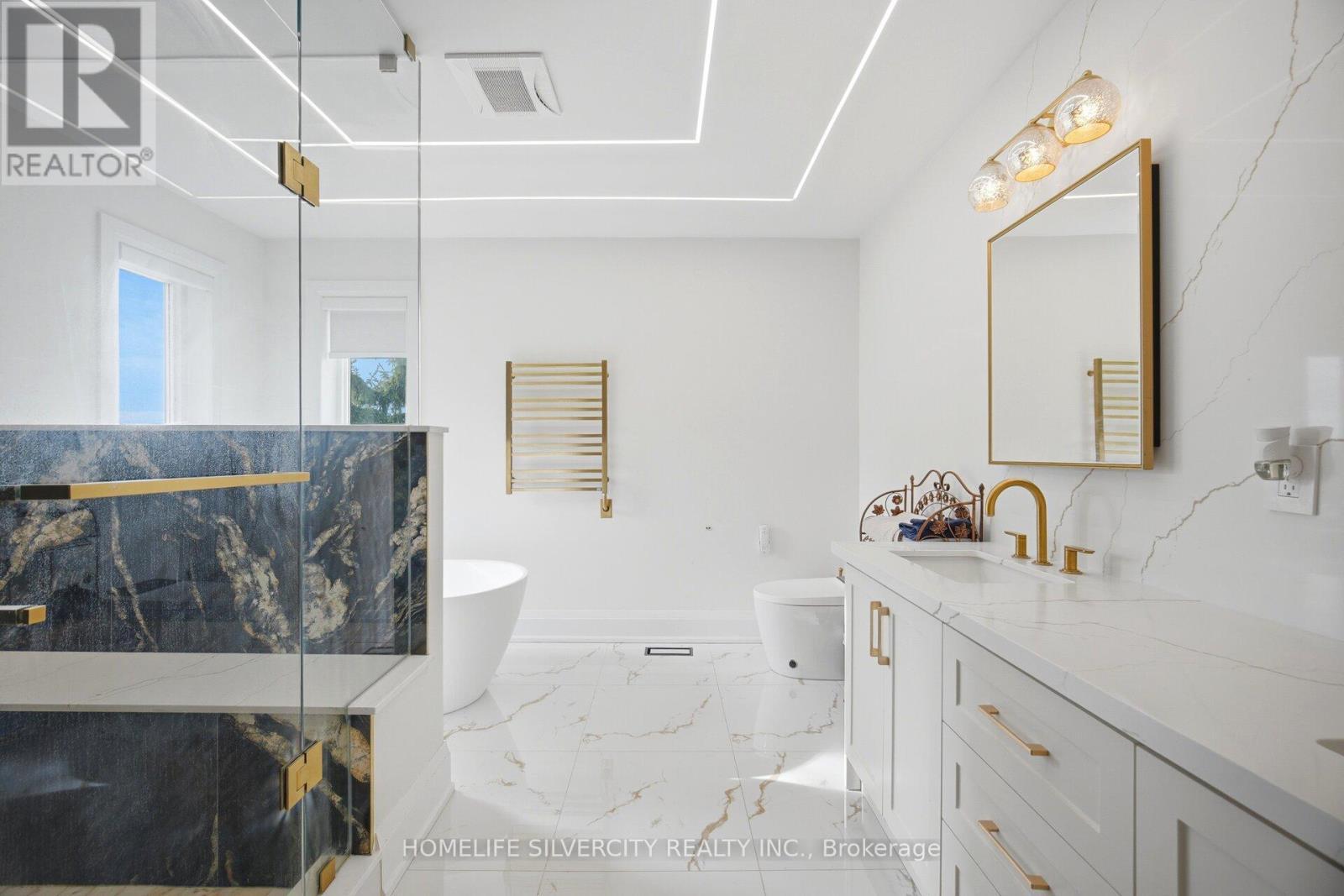 Primary Washroom - 15 Estateview Circle, Brampton, ON