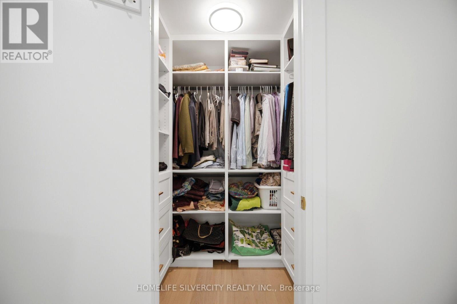 Custom Closet - 15 Estateview Circle, Brampton, ON
