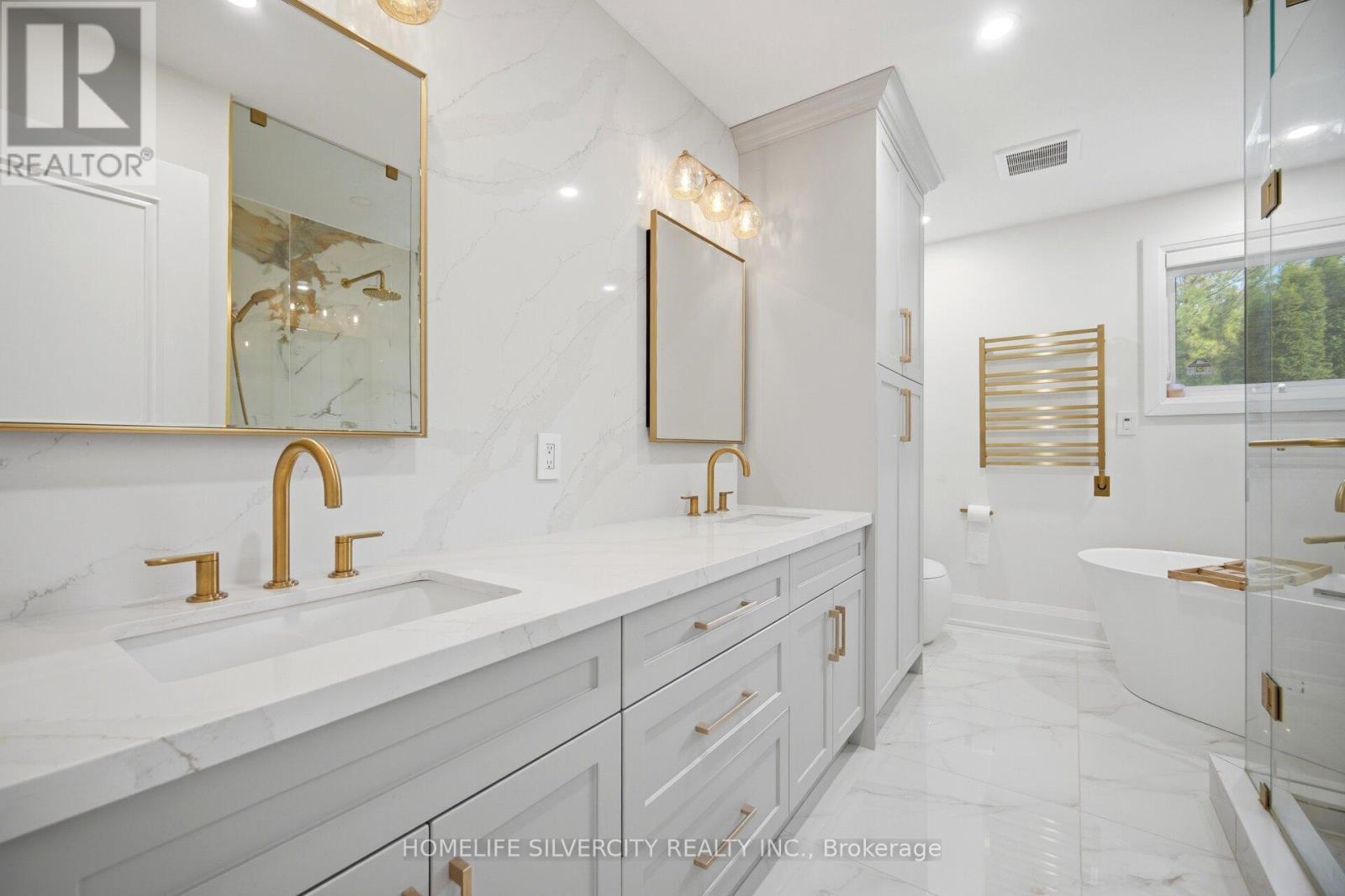 Amazing Washroom - 15 Estateview Circle, Brampton, ON