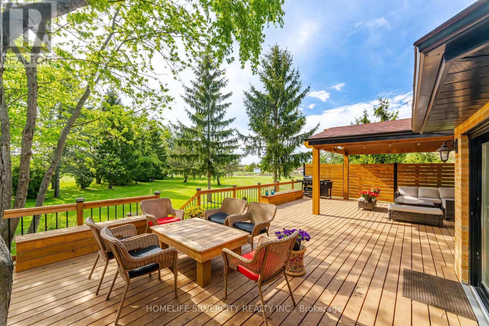 Backyard Deck - 15 Estateview Circle, Brampton, ON
