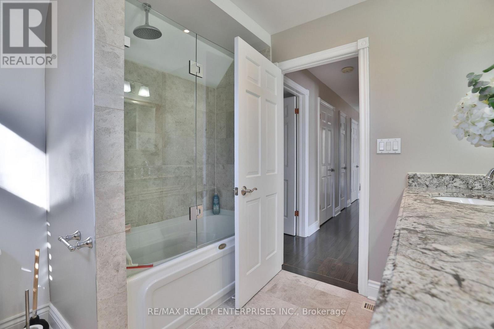 208 Mineola Road W, Mississauga, ON