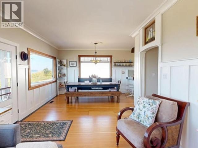 5374 Larch Ave, Powell River, BC