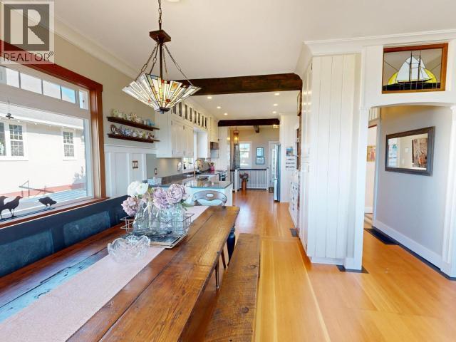 5374 Larch Ave, Powell River, BC