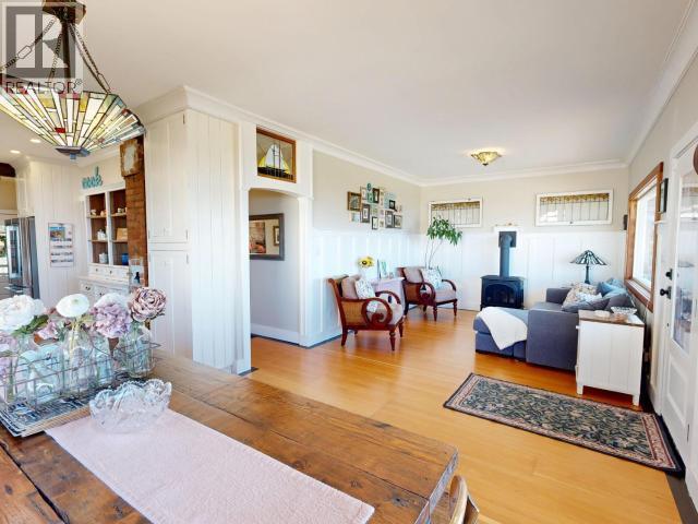 5374 Larch Ave, Powell River, BC