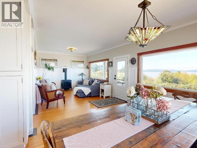 5374 Larch Ave, Powell River, BC