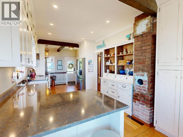 5374 Larch Ave, Powell River, BC