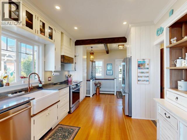 5374 Larch Ave, Powell River, BC