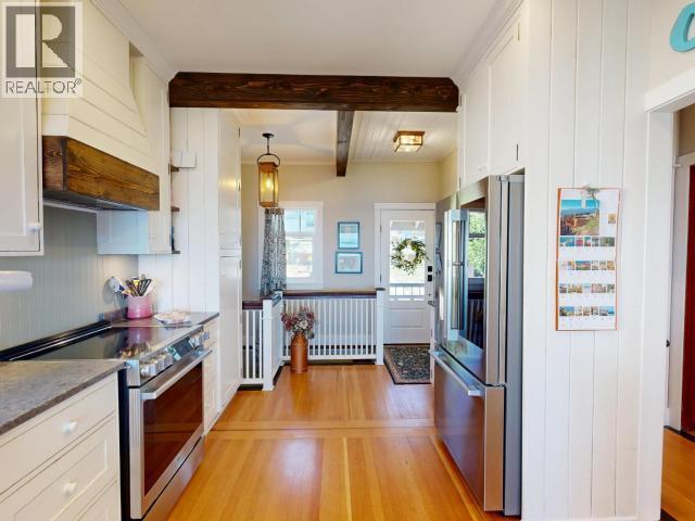 5374 Larch Ave, Powell River, BC