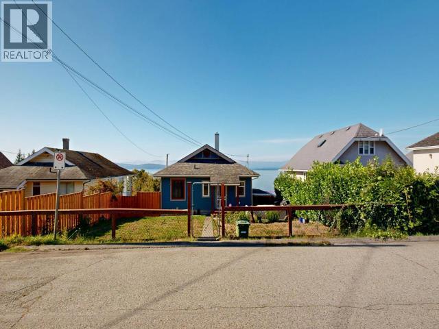 5374 Larch Ave, Powell River, BC