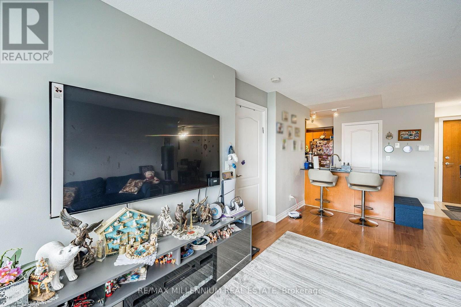 902 - 50 Disera Drive, Vaughan, ON