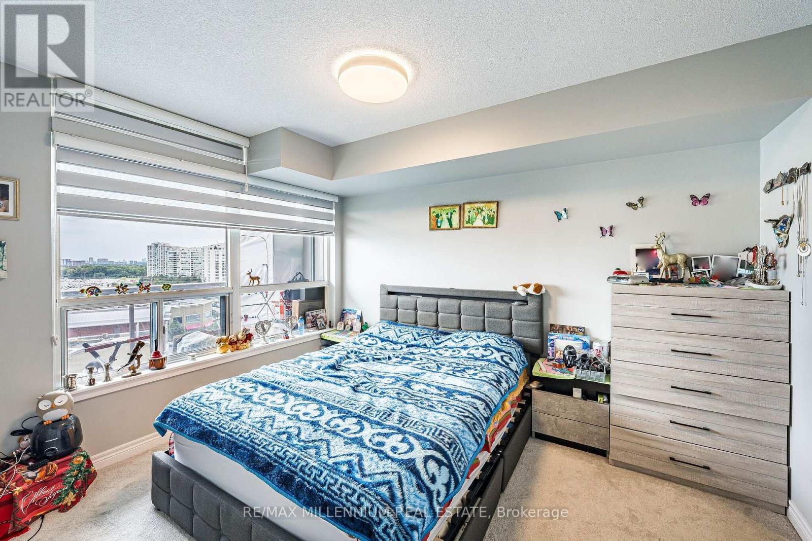 902 - 50 Disera Drive, Vaughan, ON