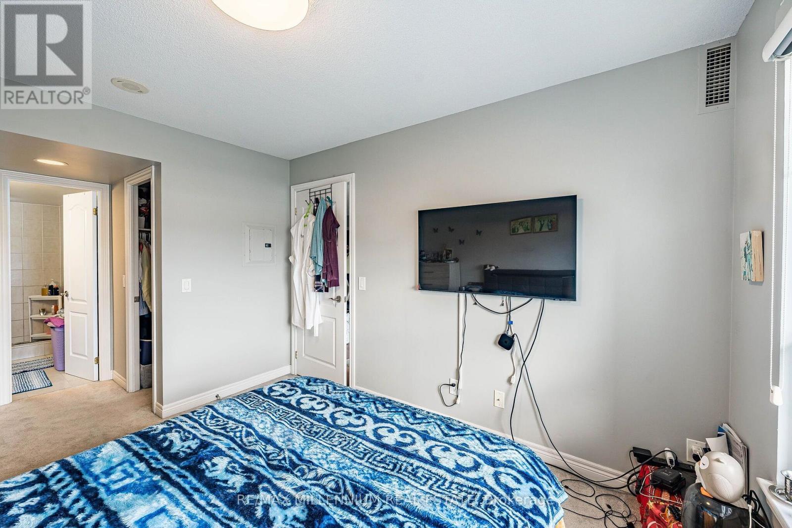 902 - 50 Disera Drive, Vaughan, ON