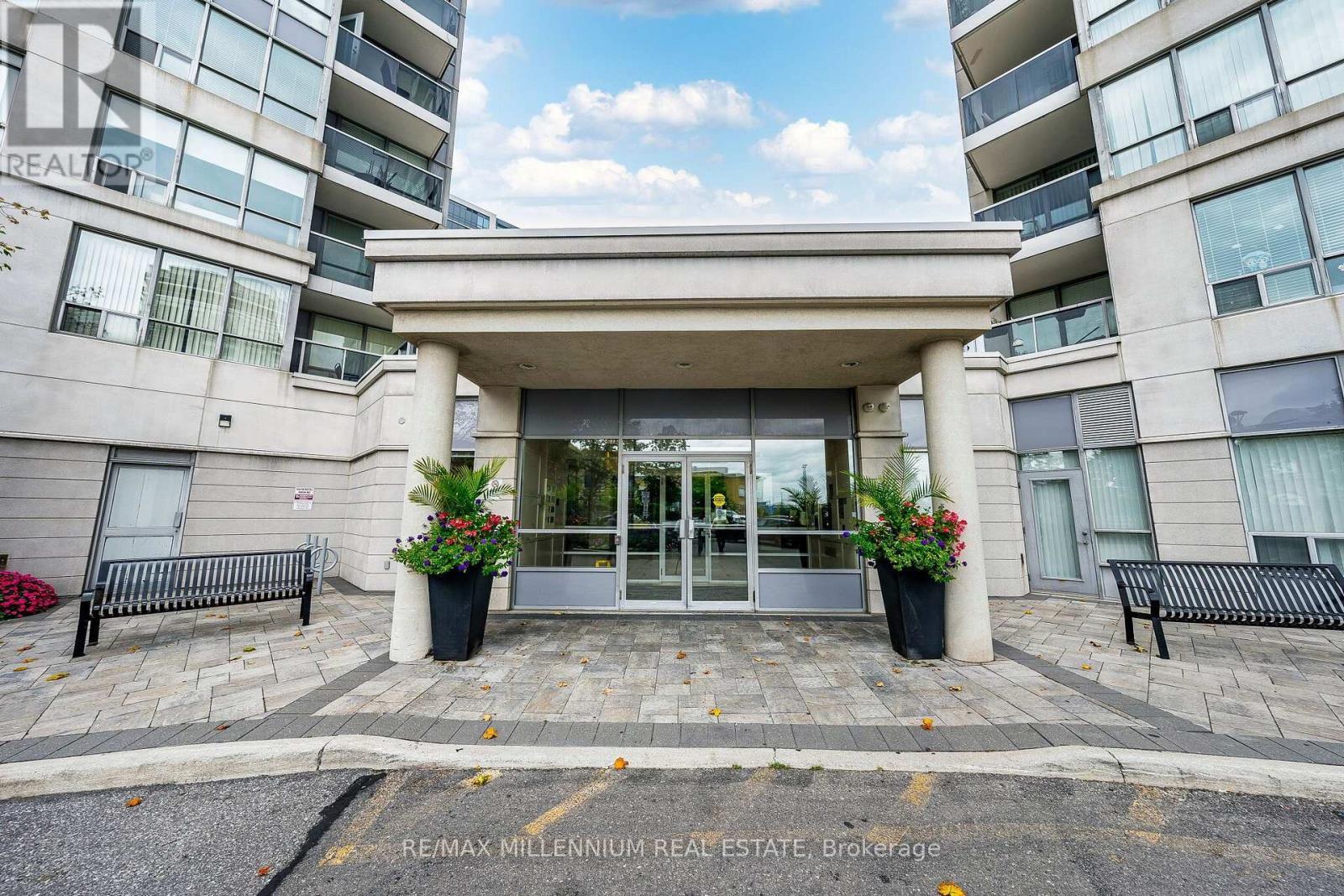 902 - 50 Disera Drive, Vaughan, ON