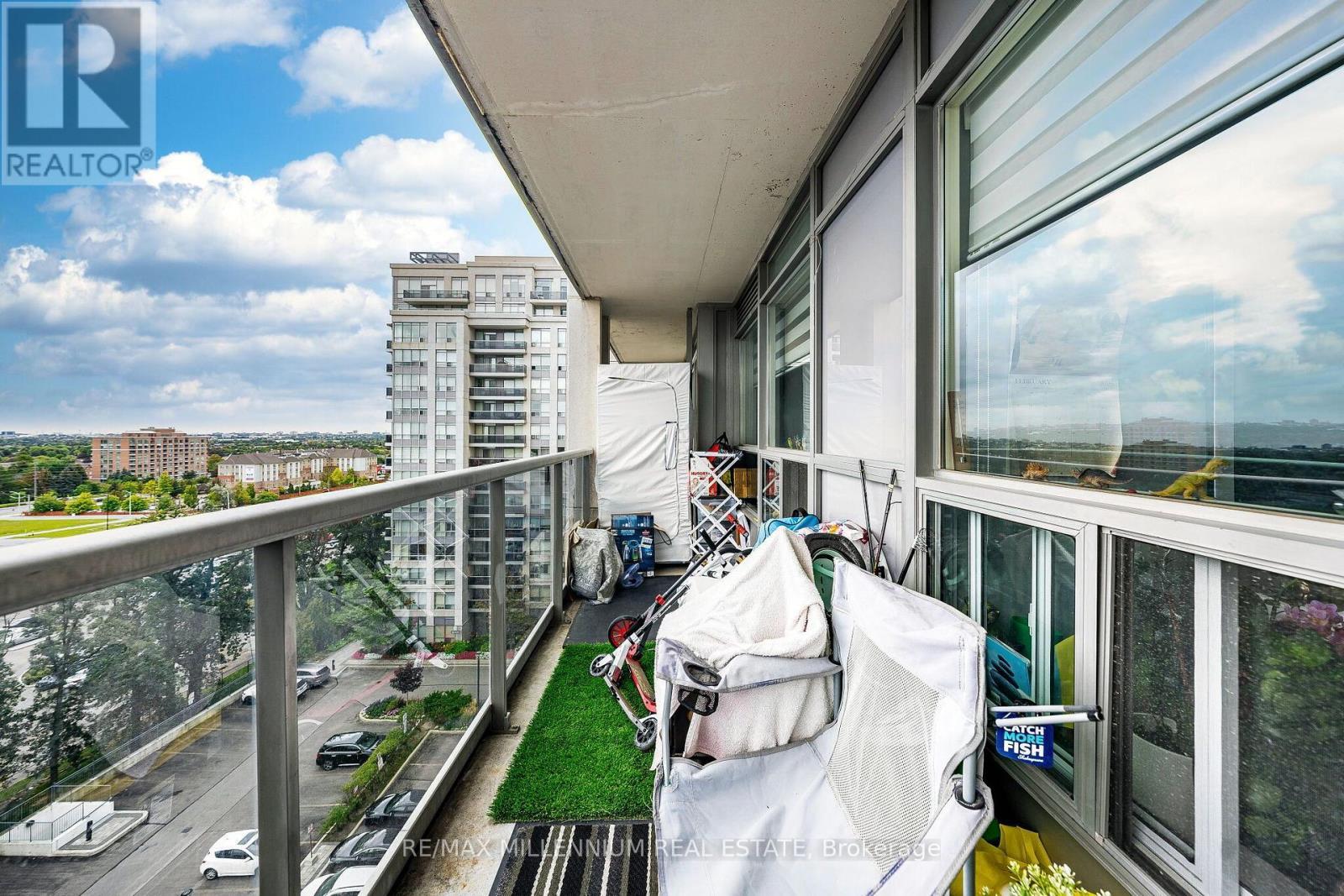 902 - 50 Disera Drive, Vaughan, ON
