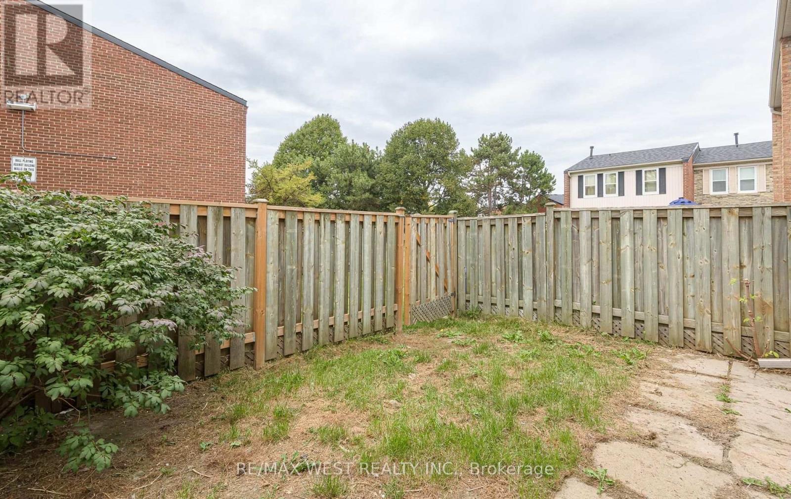 104 - 900 Central Park Drive, Brampton, ON