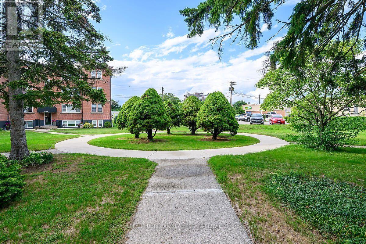 9 - 2422 New Street, Burlington, ON